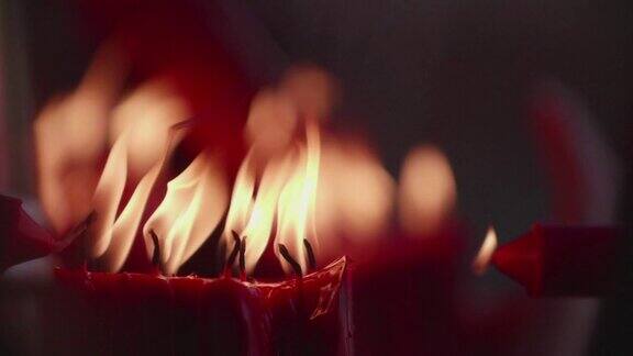 蜡烛上火焰的特写慢动作镜头