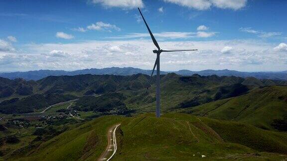 中国贵州山上的风力涡轮机