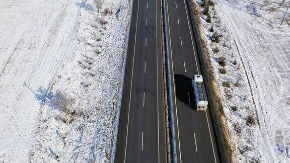 空中冬季公路公路雪无人机