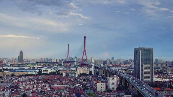 杨浦高架大桥和彩虹
