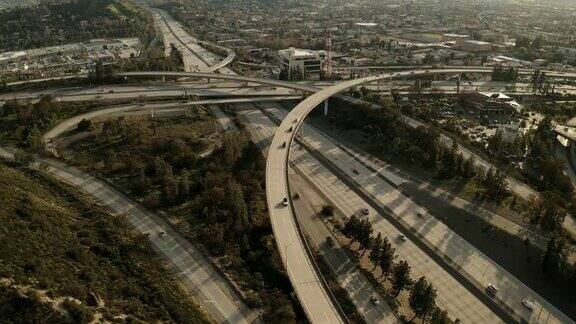 加州格伦代尔SR-134和SR-2高速公路立交-无人机视频