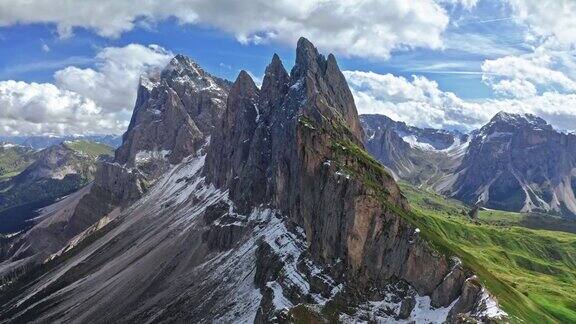 南蒂罗尔的Seceda峰鸟瞰图Dolomites
