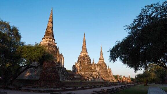 泰国大城府佛寺的延时塔