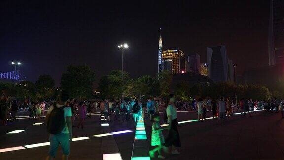 夜光照亮广州城市拥挤的广场行走4k中国全景