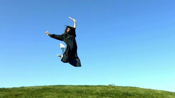 毕业生跳跃和庆祝慢动作
