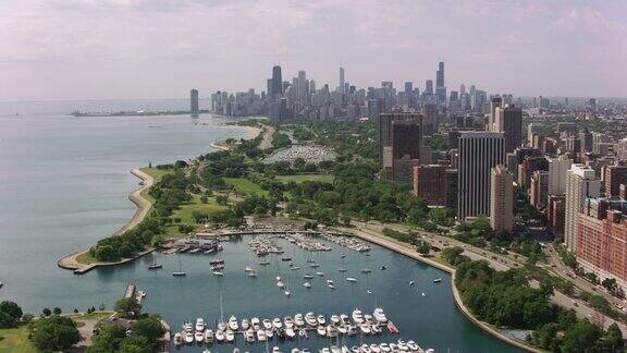 飞越贝尔蒙特港飞往芝加哥市中心