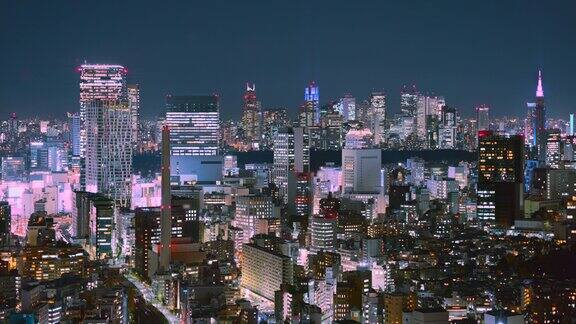 摩天大楼林立的城市夜景