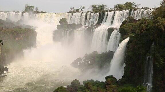 巴西和阿根廷的伊瓜苏瀑布