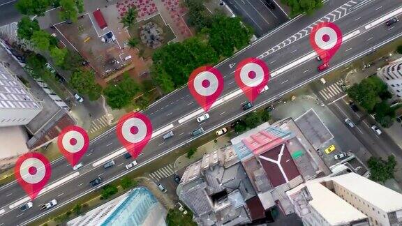 GPS定位跟踪标志空中城市汽车与GPS定位图标GPS跟踪分析定位标记数字转换智能城市未来的城市