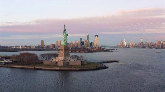 鸟瞰美国纽约自由女神像