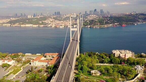 7月15日殉道者桥也被称为博加齐桥从土耳其伊斯坦布尔无人机鸟瞰图