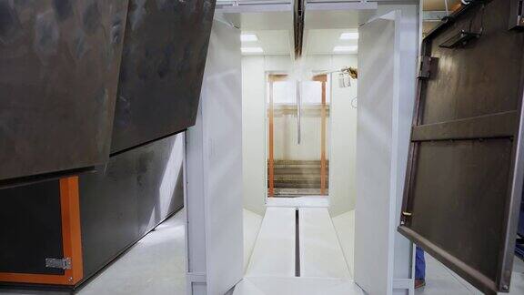 工业绘画生产车间涂装粉末喷涂工业金属零件涂装电梯制造