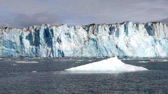 基奈峡湾国家公园浮动冰山冰川阿拉斯加