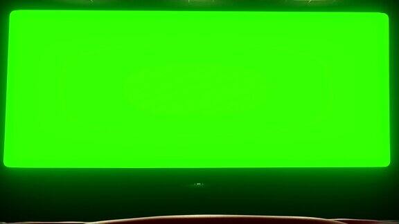 电影院内部设有红色空座位色彩键上有拷贝空间绿色屏幕边发光放大效果娱乐概念