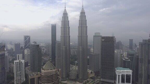 俯瞰吉隆坡的摩天大楼