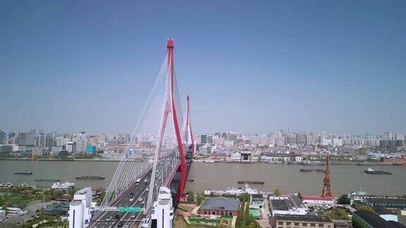 中国上海横跨黄浦江的杨浦大桥