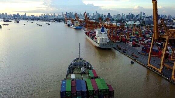 4K货柜船在曼谷港口