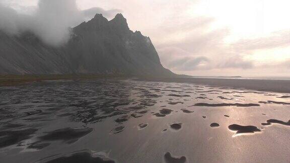冰岛的韦斯特拉霍恩山和海滩