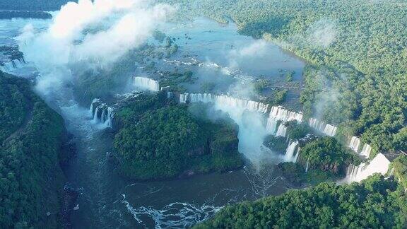 鸟瞰图伊瓜苏瀑布伊瓜苏河的瀑布系统萨尔托圣马丁等瀑布景观全景巴西阿根廷边境南美洲
