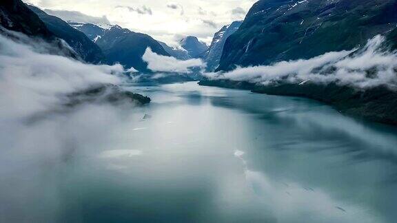 美丽的大自然挪威自然景观洛瓦内特湖上空的云朵