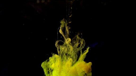 油墨在水中慢动作呈黄色