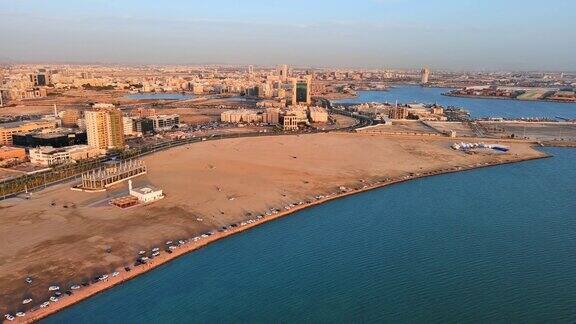 沙特阿拉伯吉达:红海鲁韦斯地区的海滨城市和著名度假小镇的鸟瞰图阿拉伯半岛的全景