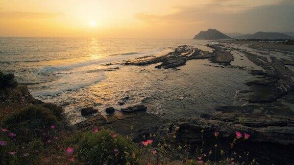 美丽海岸的日落
