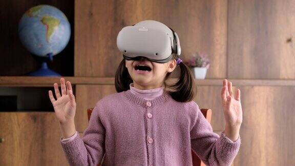 孩子们戴着虚拟现实头盔玩得很开心