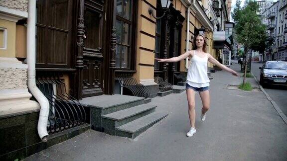 当代高加索芭蕾舞街舞者女子城市自由式舞蹈在城市