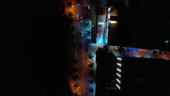 夜间照明海南岛三亚市交通街道空中俯视图4k中国