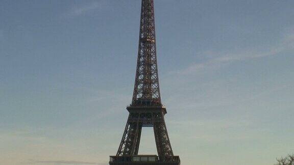 (HD1080i)巴黎:埃菲尔铁塔缩小到宽