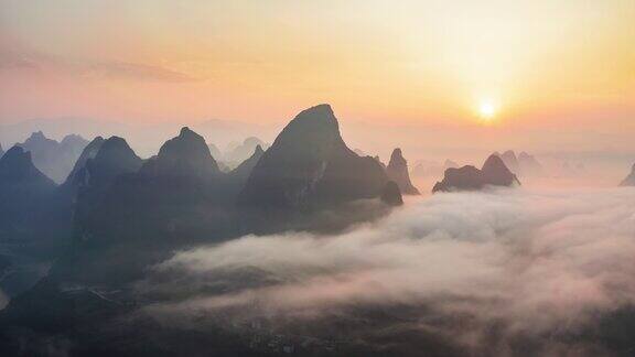 桂林山雾风景的航拍镜头