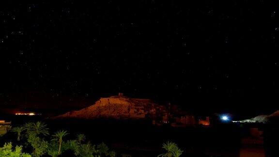 古老的城堡卡斯巴艾特本哈杜在夜晚的星星时间流逝