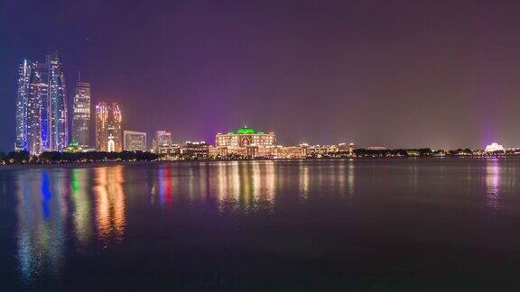 夜晚灯光阿布扎比著名的观景点码头岛市中心全景4k时间流逝阿联酋