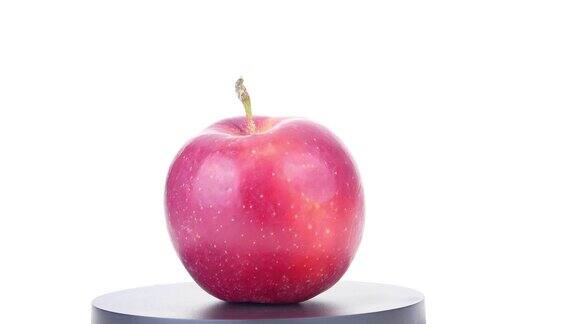 红苹果绕圈旋转水果收成视频