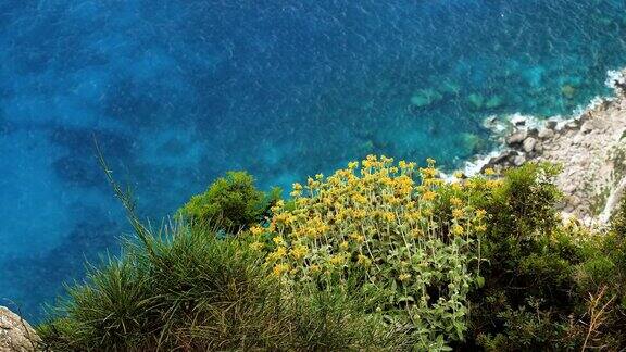 山的风景希腊地中海的多岩石海岸4K