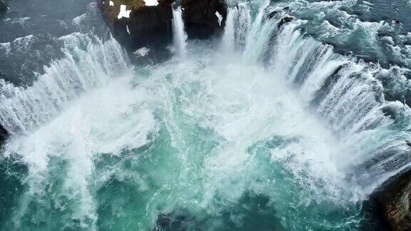 飞越冰岛Godafoss瀑布