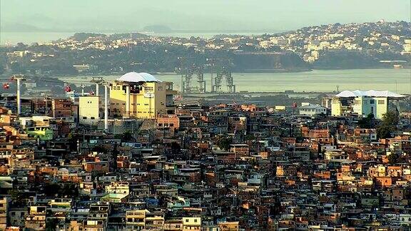 里约热内卢贫民区上空的吊船航拍