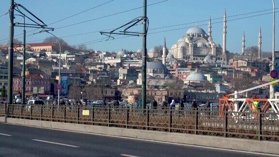 伊斯坦布尔加拉塔桥上的交通流量