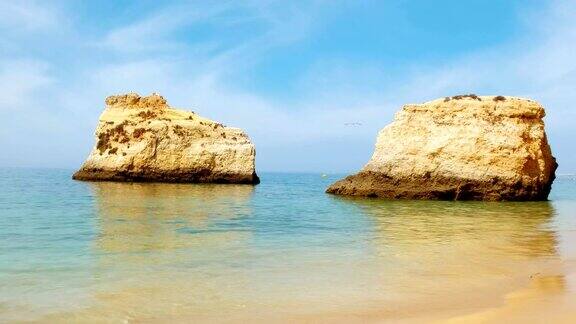 令人惊叹的景色特雷斯伊尔毛斯海滩阿尔沃阿尔加维葡萄牙