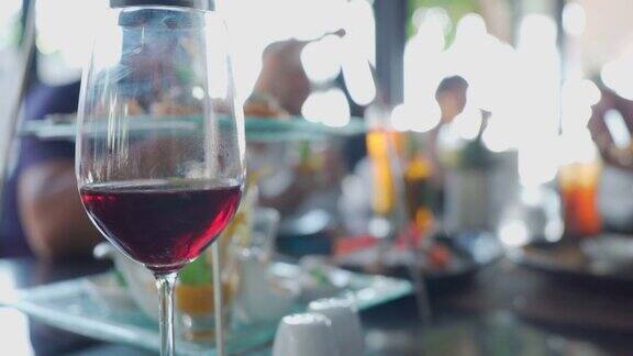 餐厅里的红酒