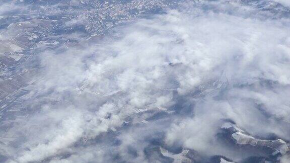 都灵山鸟瞰图都灵皮埃蒙特意大利冬季景观有雾和云