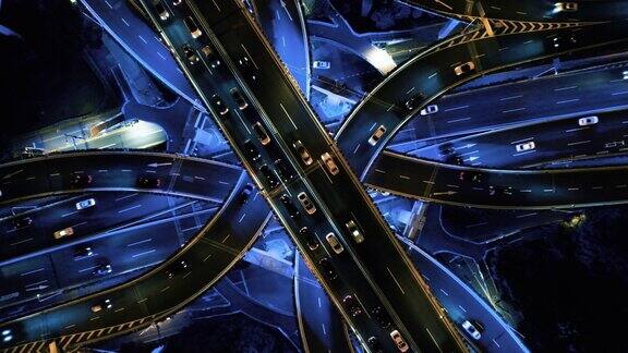 夜晚的天桥和城市交通
