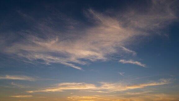时间流逝视频普吉岛的观点惊人的场景多彩的日落移动云背景在自然和旅行概念广角拍摄全景拍摄苹果进程422(HQ)4096x2304分辨率