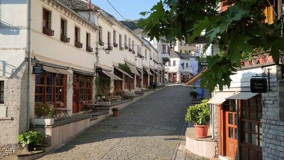 吉罗卡斯特老城典型的集市街道在阿尔巴尼亚