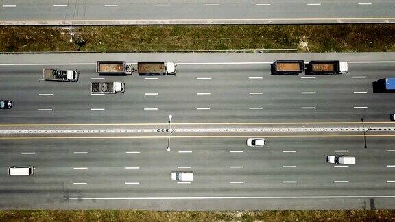 在泰国曼谷高速公路上行驶的汽车的无人机鸟瞰图