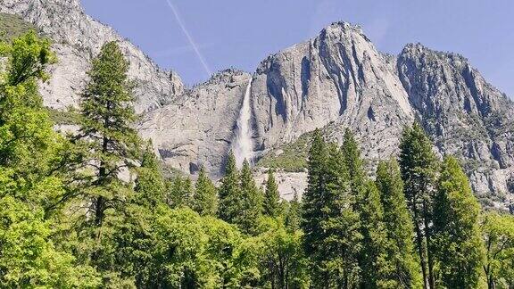 优胜美地瀑布和优胜美地国家公园的美丽风景加州高地和旅游胜地
