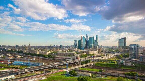 俄罗斯日莫斯科城市交通道路环屋顶空中全景4k时间推移
