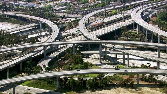 洛杉矶高速公路交叉口鸟瞰图