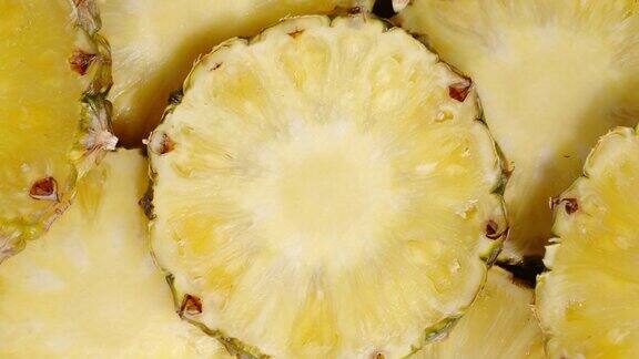 圆片的成熟菠萝慢慢旋转